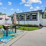 Arthaus- Fully Stocked Kitchen And Fenced Yard