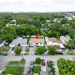 Arthaus- Fully Stocked Kitchen And Fenced Yard
