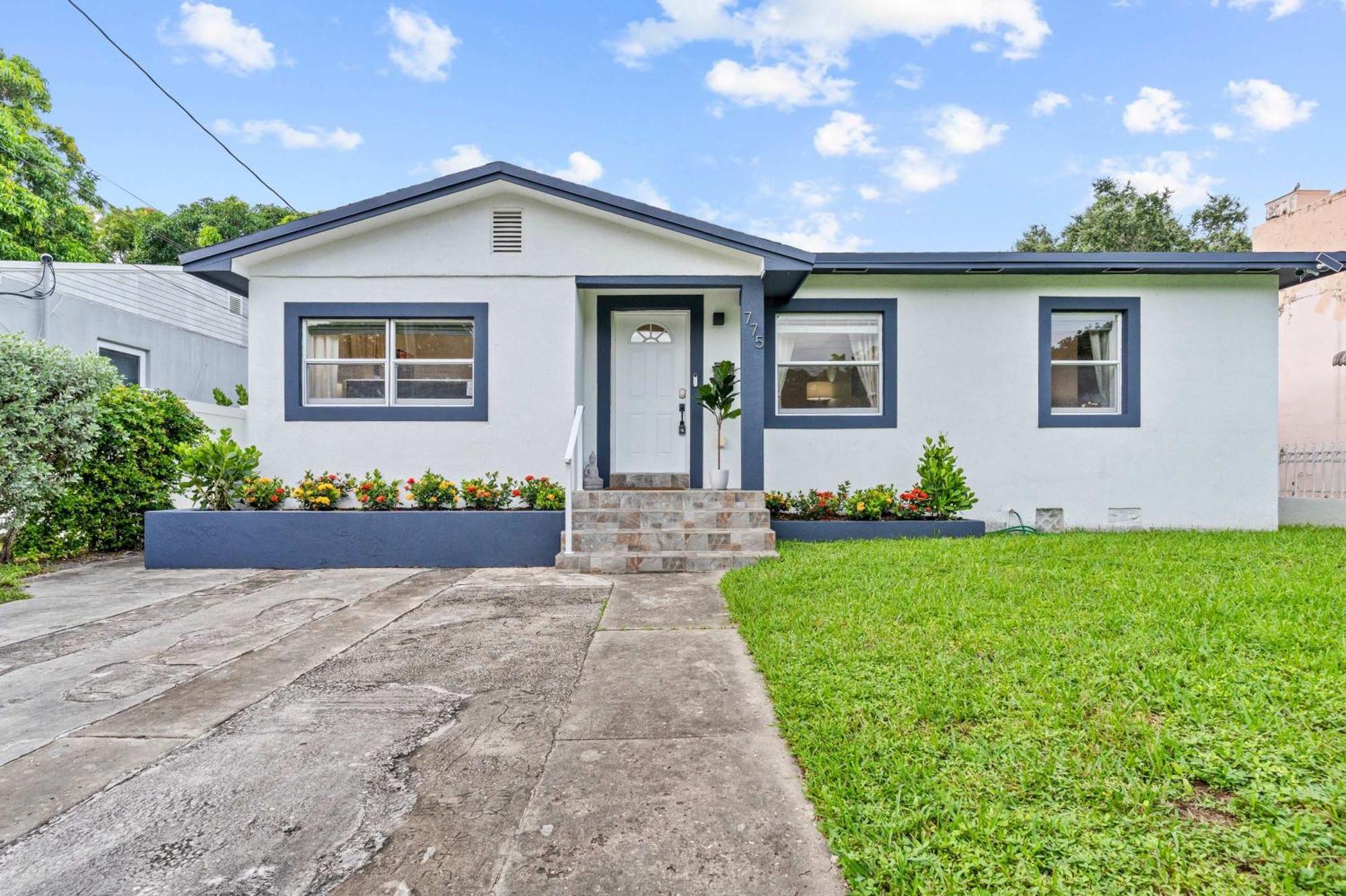 Arthaus- Fully Stocked Kitchen And Fenced Yard Miami