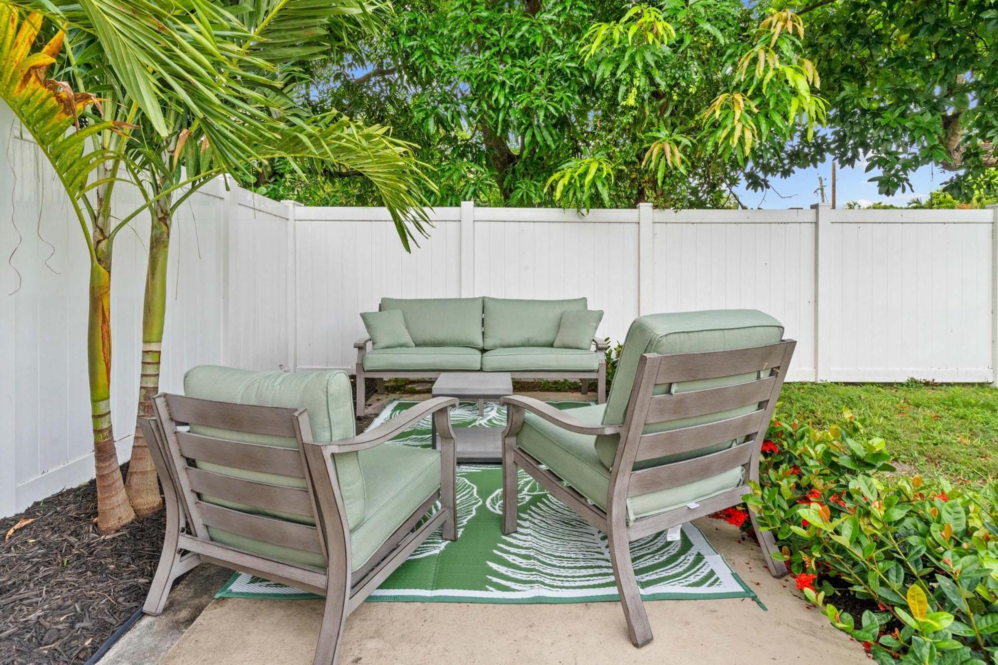 Arthaus- Fully Stocked Kitchen And Fenced Yard Holiday home